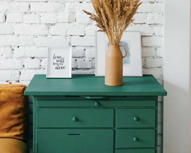 green table with plant